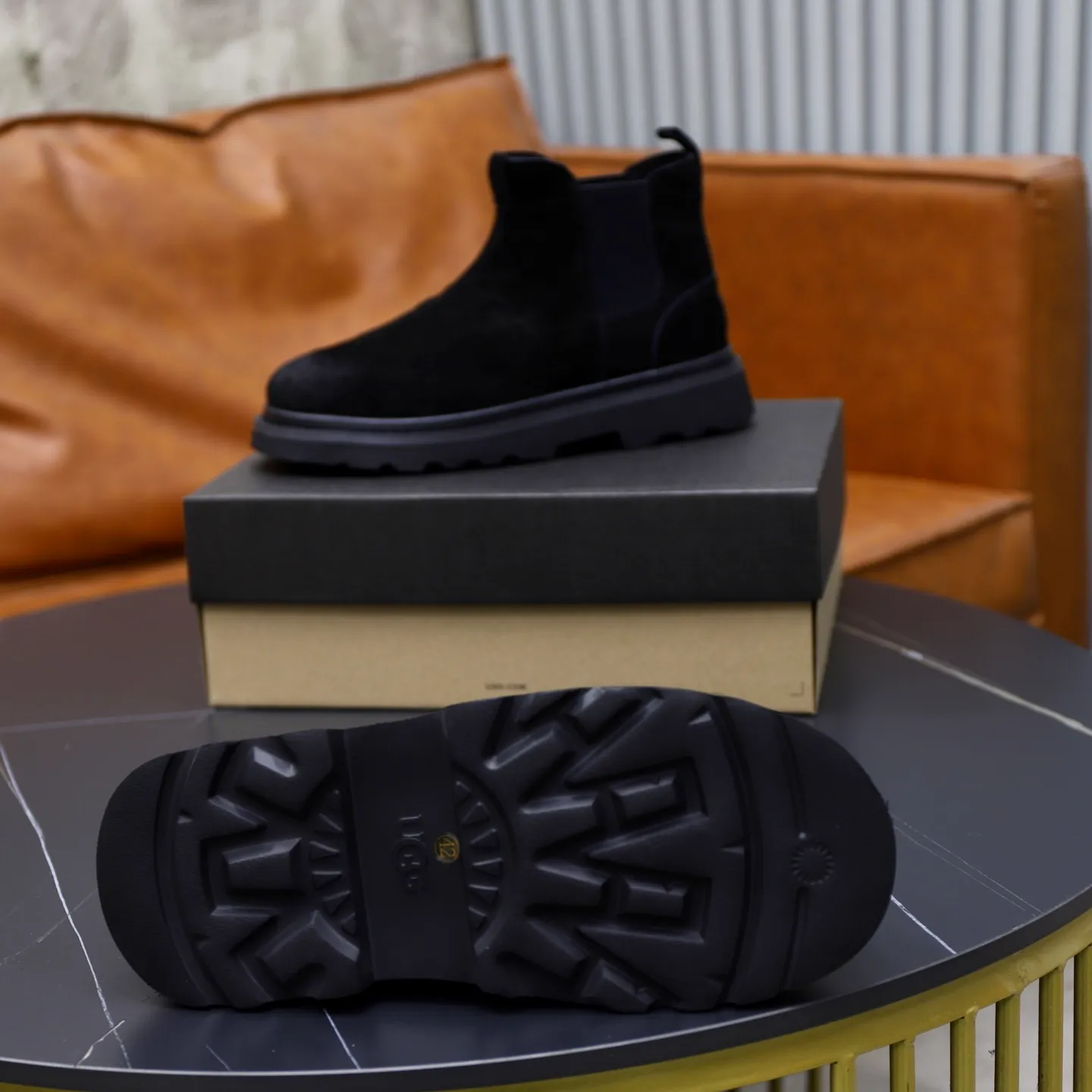 Ex-factory price: 640💰Thick wool imported from Australia Brand: UGG genuine purchasing agent Size: 39-45 Grade: Official website 1:1 Material: First layer of genuine leather waterproof and antifreeze upper Real wool lining Original non-slip soft wear-resistant outsole Style category: Men's casual shoes Trendy style Comfortable on the feet Color: Official website color synchronization